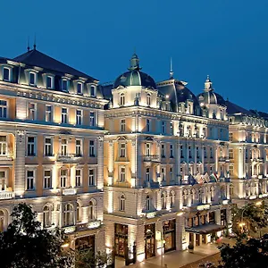 Ξενοδοχείο Corinthia *****